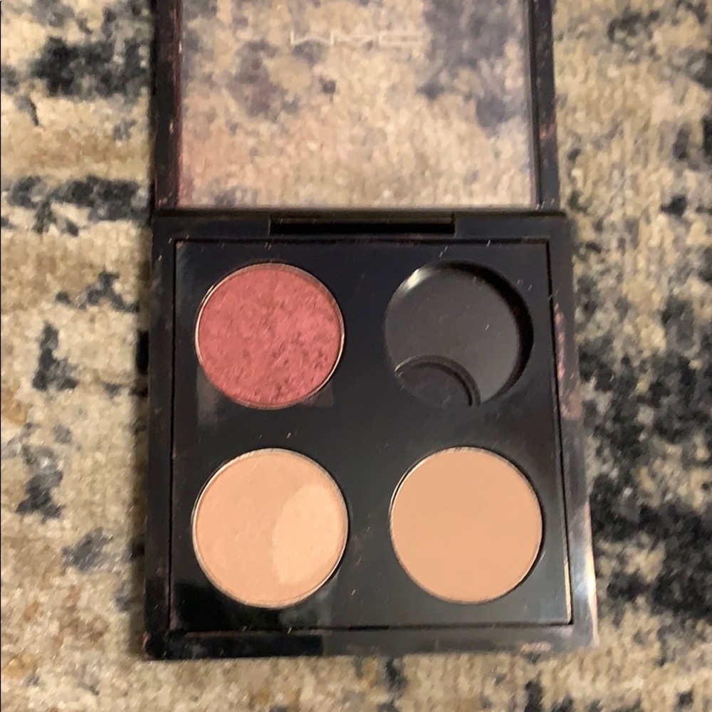 Authentic Mac Shadows - Picture 2 of 3